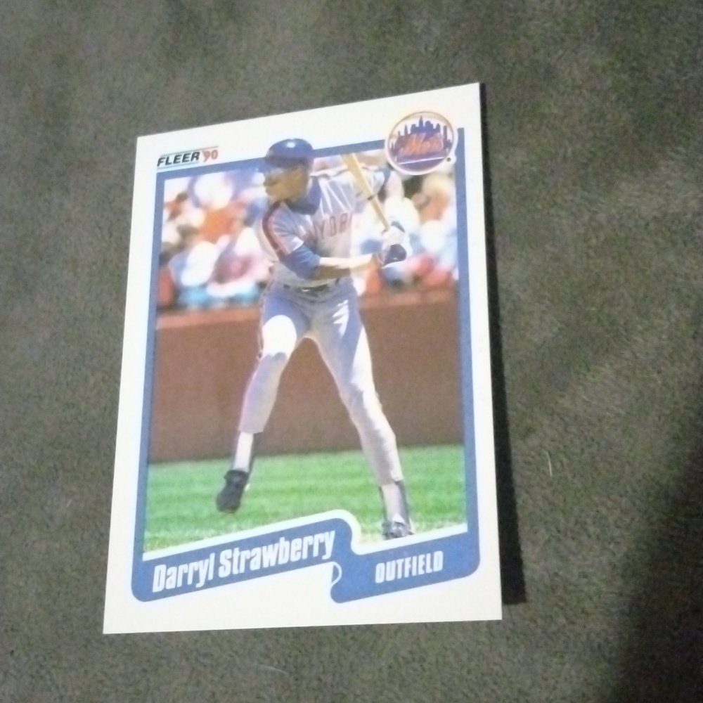 1990 fleer mint condition Darryl strawberry baseball card !!!